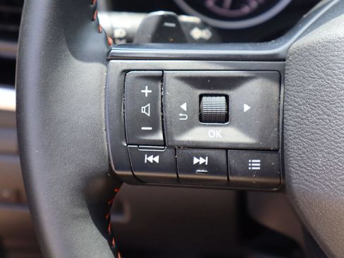 Used 2025 Nissan Rogue SV AWD/4WD image 12