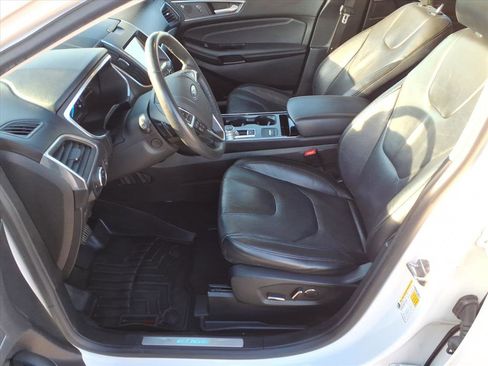 Used 2019 Ford Edge Titanium image 5