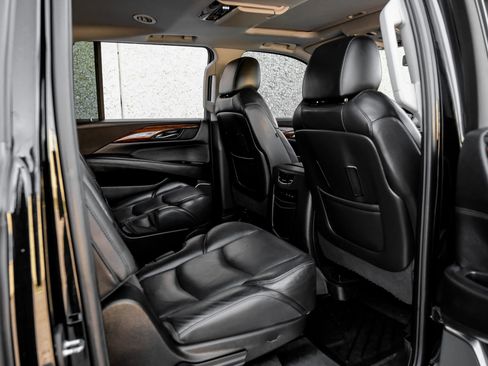 Used 2019 Cadillac Escalade ESV Premium Luxury image 35