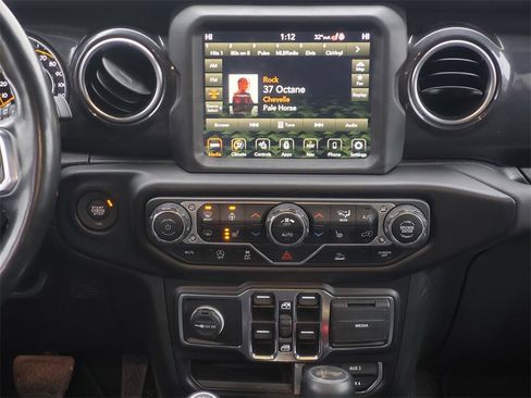 Used 2022 Jeep Wrangler Unlimited Sahara image 30