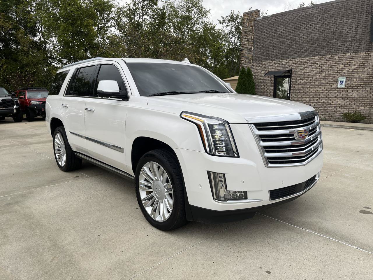 Used 2019 Cadillac Escalade Platinum AWD/4WD image 3