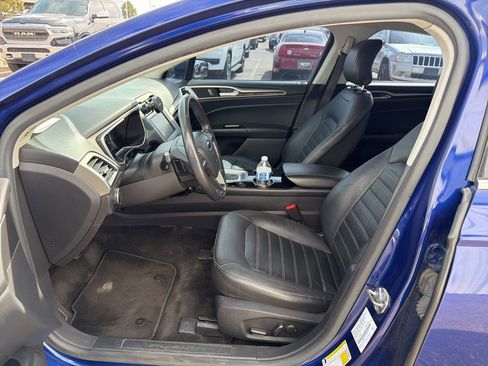 Used 2015 Ford Fusion SE w/ Equipment Group 202A image 2