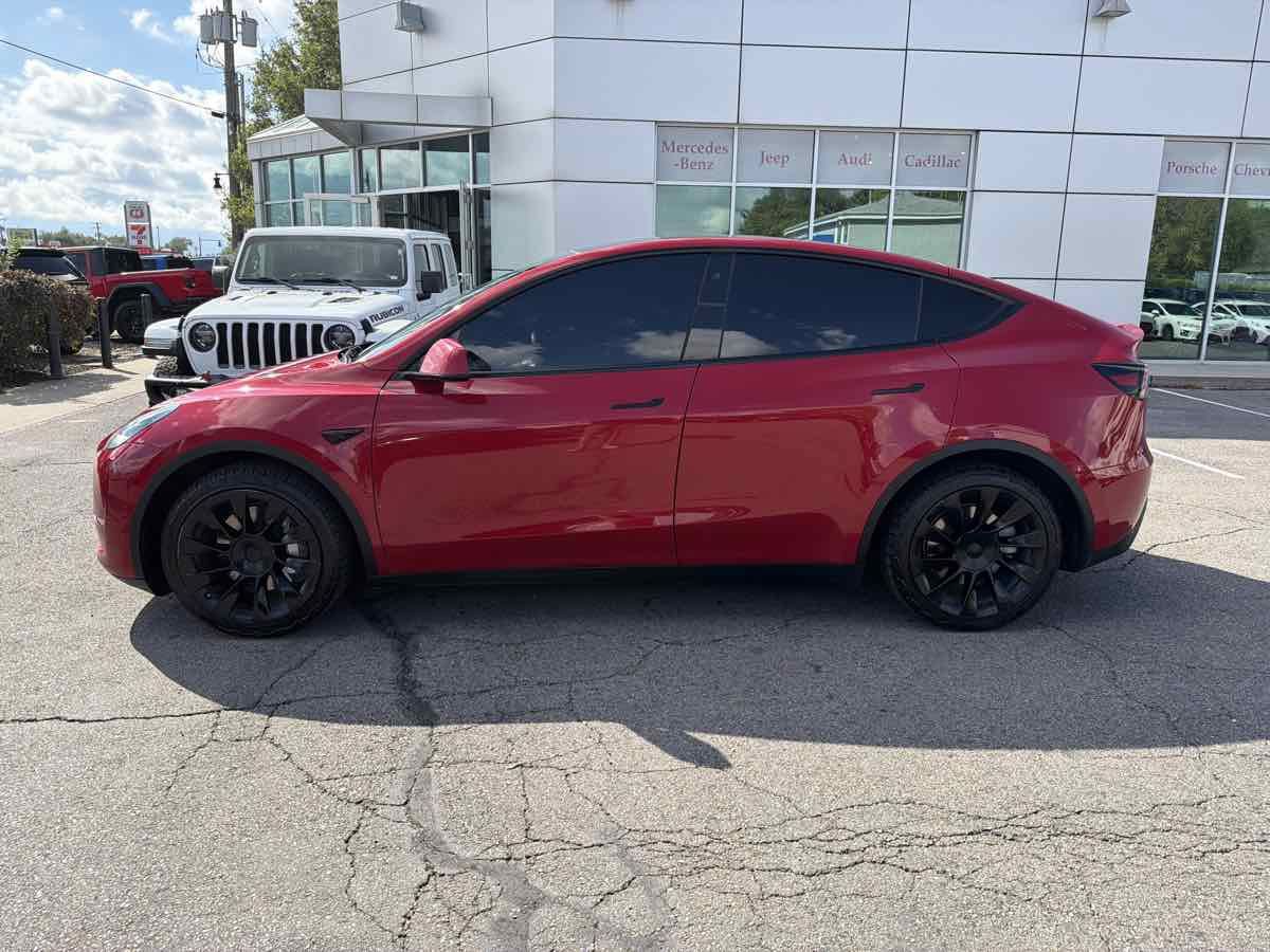 Used 2022 Tesla Model Y Long Range AWD/4WD image 2