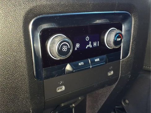 Used 2024 Chevrolet Suburban RST RWD image 19