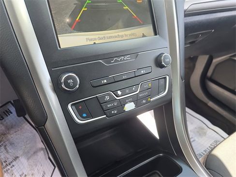 Used 2020 Ford Fusion SE image 25
