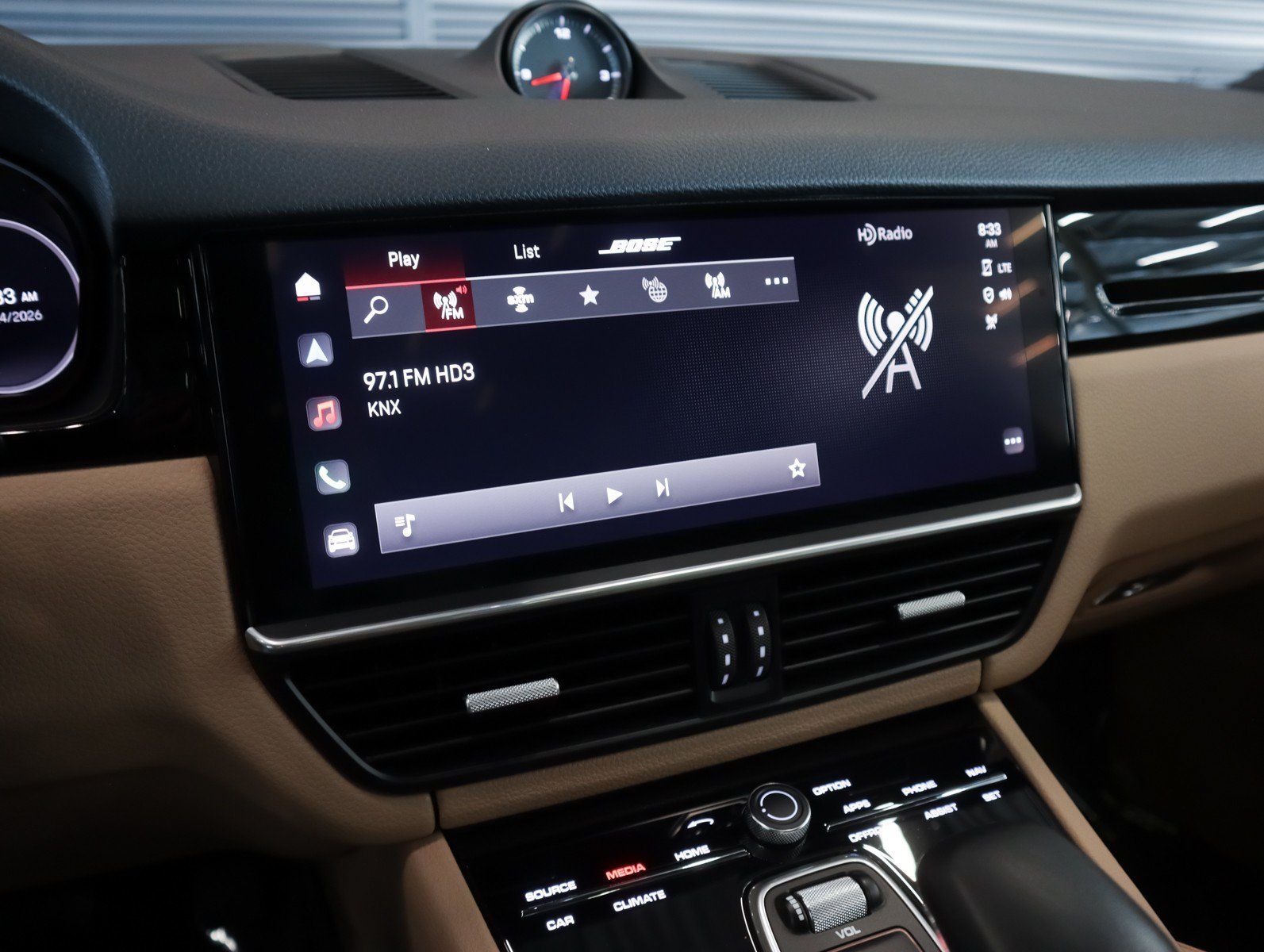 Certified 2022 Porsche Cayenne AWD/4WD image 25