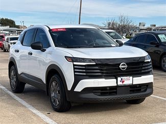 Used 2025 Nissan Kicks S video 2