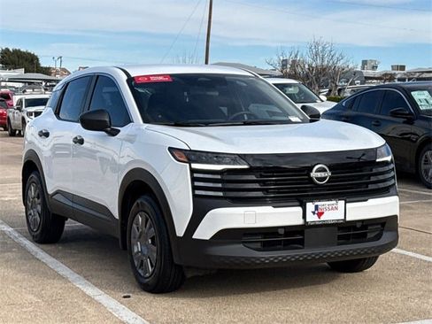 Used 2025 Nissan Kicks S image 2