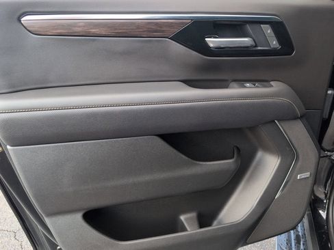 Used 2025 Chevrolet Suburban Premier AWD/4WD image 36