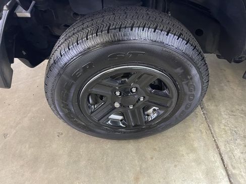Used 2018 Jeep Wrangler Unlimited Sport w/ Connectivity Group AWD/4WD image 11
