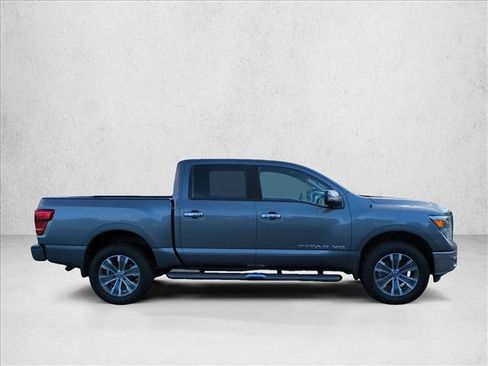 Used 2018 Nissan Titan SL AWD/4WD image 4