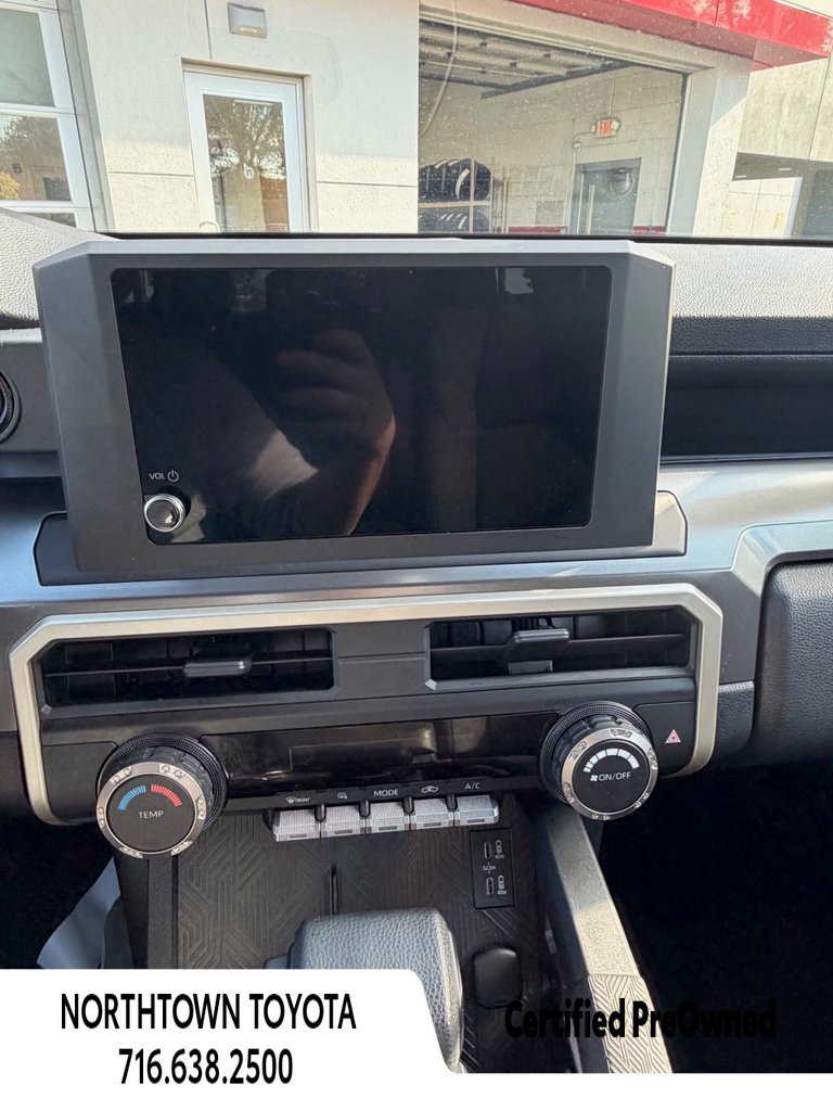 Used 2025 Toyota Tacoma SR5 AWD/4WD image 22