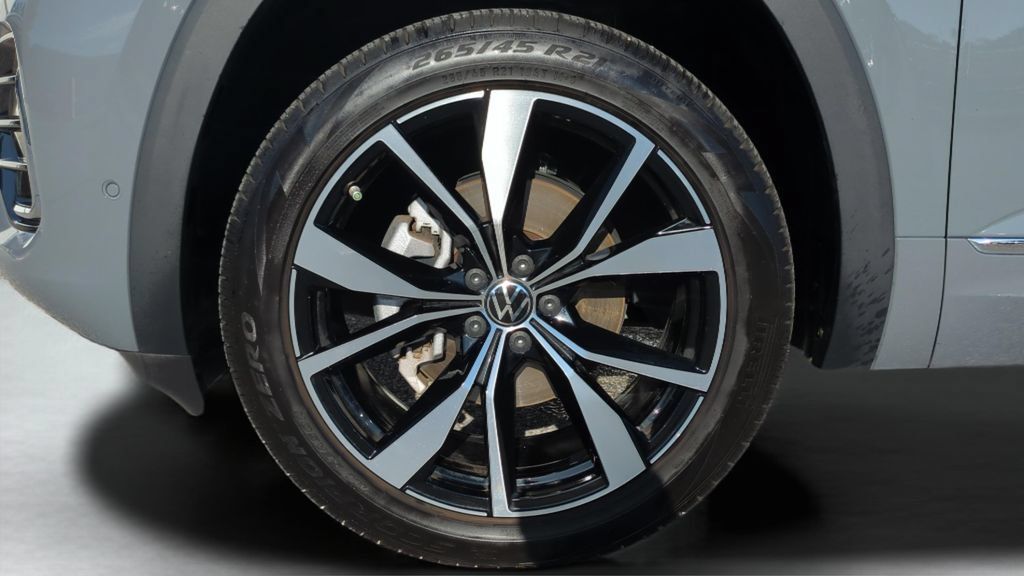 Used 2025 Volkswagen Atlas SEL Premium R-Line AWD/4WD image 28