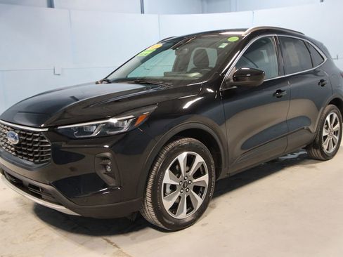 Used 2025 Ford Escape Platinum w/ Premium Technology Package image 24