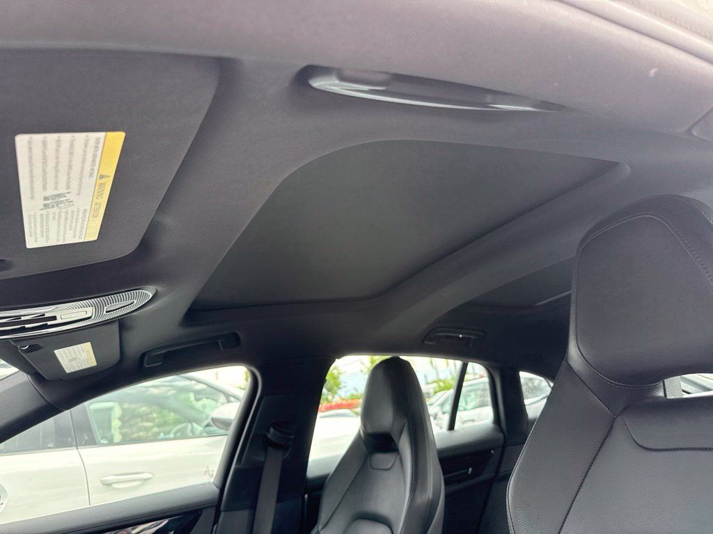 Certified 2025 Porsche Panamera RWD image 9
