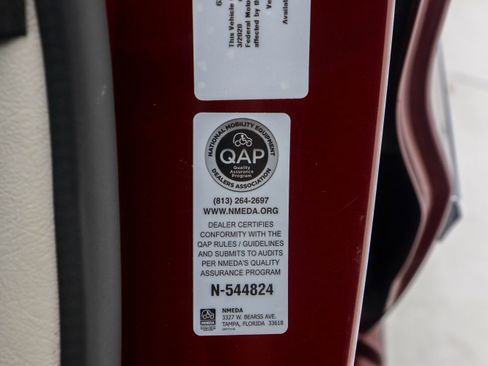 Used 2019 Chrysler Pacifica Touring-L image 37