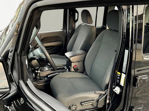 Used 2024 Jeep Wrangler Sahara image 25