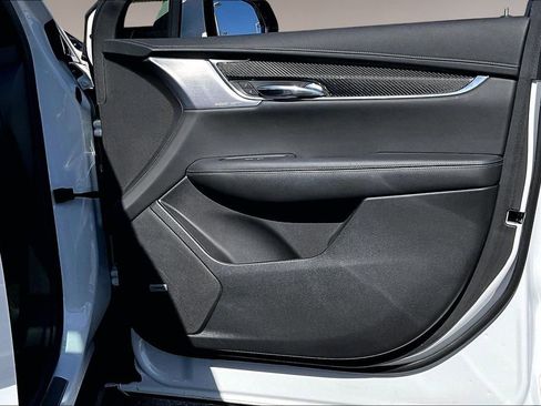 Used 2022 Cadillac XT6 Sport w/ Technology Package image 19