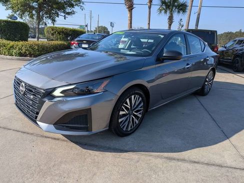 Used 2024 Nissan Altima 2.5 SV FWD image 7