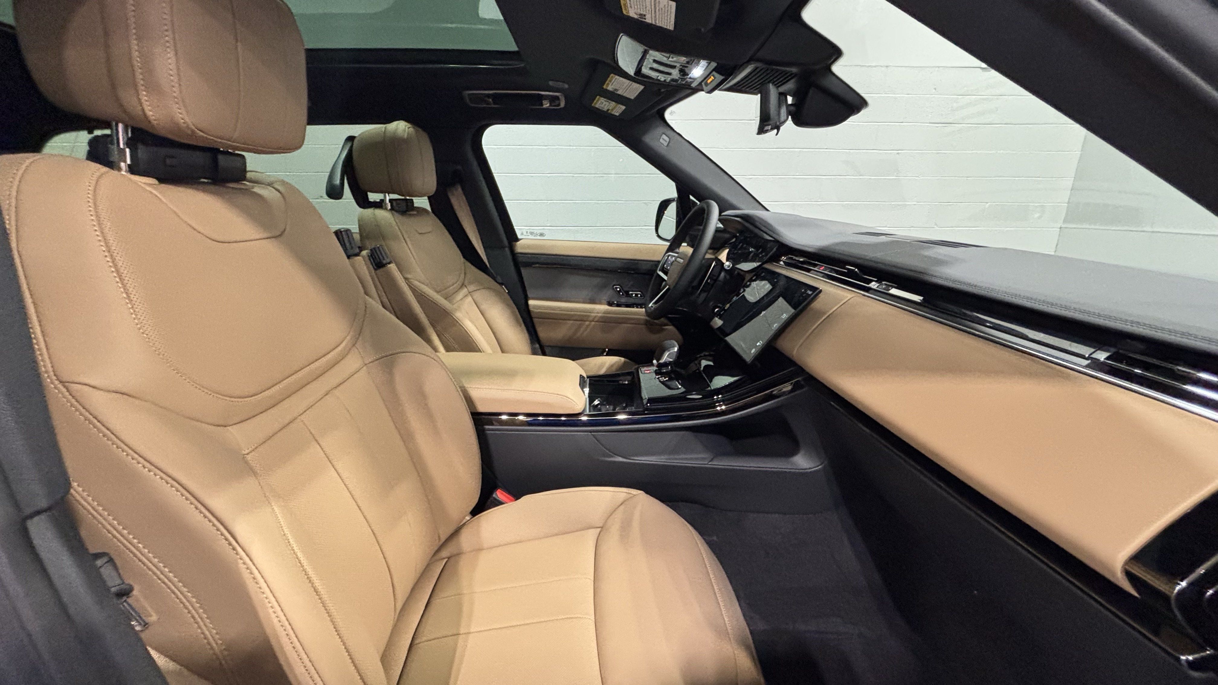 New 2026 Land Rover Range Rover Sport SE AWD/4WD image 14