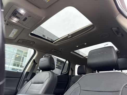 Used 2019 GMC Acadia Denali w/ Technology Package image 16