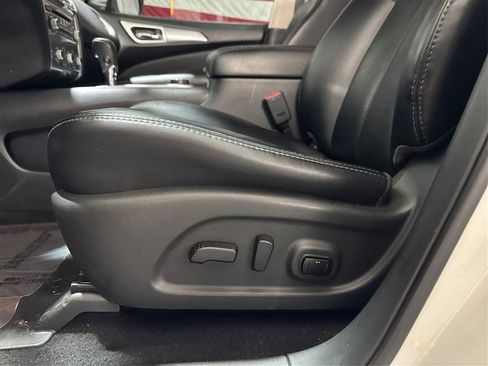Used 2018 Nissan Pathfinder SL w/ Midnight Edition Package image 18