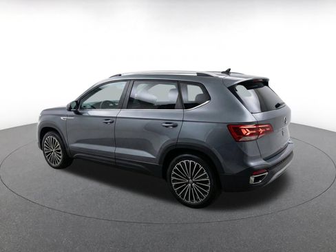 Used 2026 Volkswagen Taos SE FWD image 7