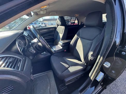 Used 2019 Chrysler 300 Touring w/ Sport Appearance Package image 31