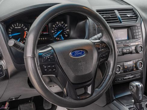 Used 2018 Ford Explorer XLT image 25