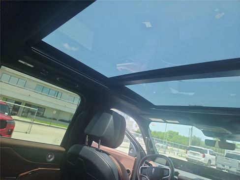 New 2026 Lincoln Navigator Reserve AWD/4WD image 27