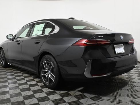 Used 2026 BMW 530i xDrive w/ Premium Package image 5