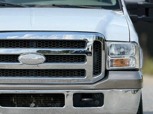 Used 2005 Ford F250 XL AWD/4WD image 12