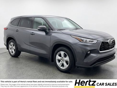 Used 2025 Toyota Highlander LE image 1