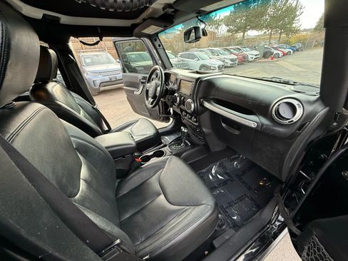 Used 2015 Jeep Wrangler Unlimited Rubicon w/ Connectivity Group image 22
