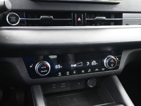 Used 2024 Mitsubishi Outlander image 18