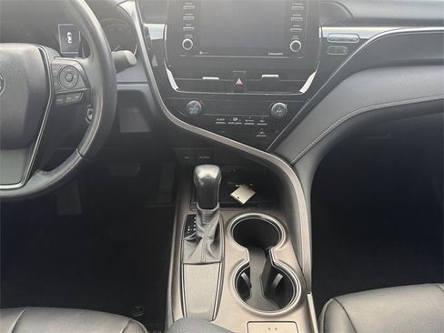 Used 2021 Toyota Camry SE w/ Cold Weather Package image 11