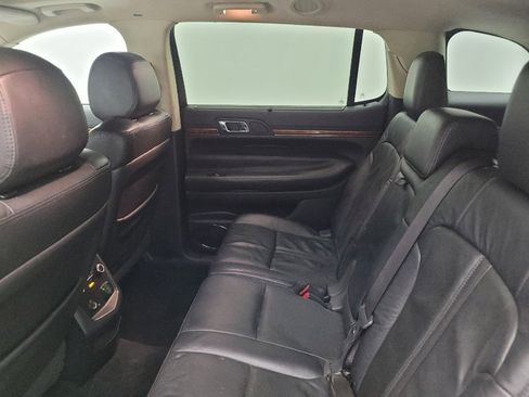 Used 2019 Lincoln MKT AWD image 18
