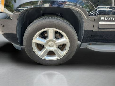 Used 2013 Chevrolet Avalanche LTZ image 25