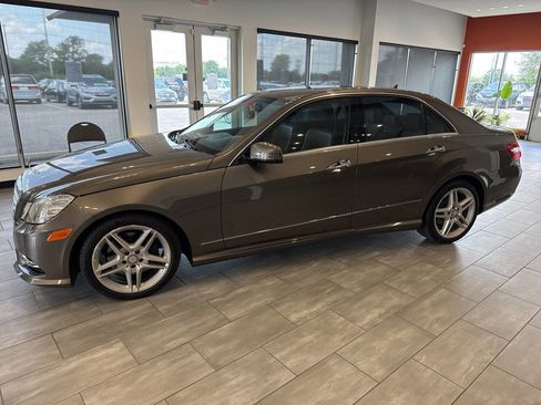 Used 2013 Mercedes-Benz E 350 4MATIC Sedan w/ Premium 1 Pkg image 4