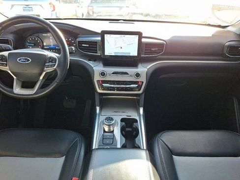 Certified 2022 Ford Explorer XLT w/ Equipment Group 202A image 16
