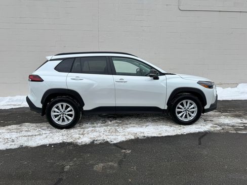 Used 2026 Toyota Corolla Cross LE w/ Moonroof Package image 5