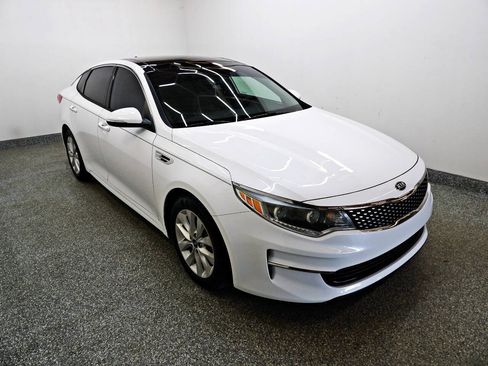 Used 2016 Kia Optima EX w/ Option Group 040 FWD image 3