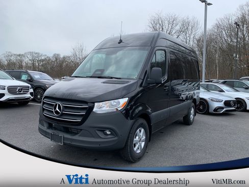 Used 2025 Mercedes-Benz Sprinter 2500 image 4