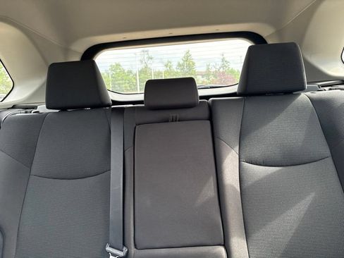 Used 2021 Toyota RAV4 LE AWD/4WD image 19