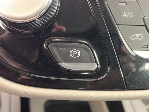 Used 2024 Chrysler Pacifica Touring-L FWD image 29