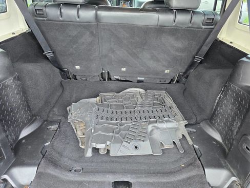 Used 2017 Jeep Wrangler Unlimited Sahara image 22