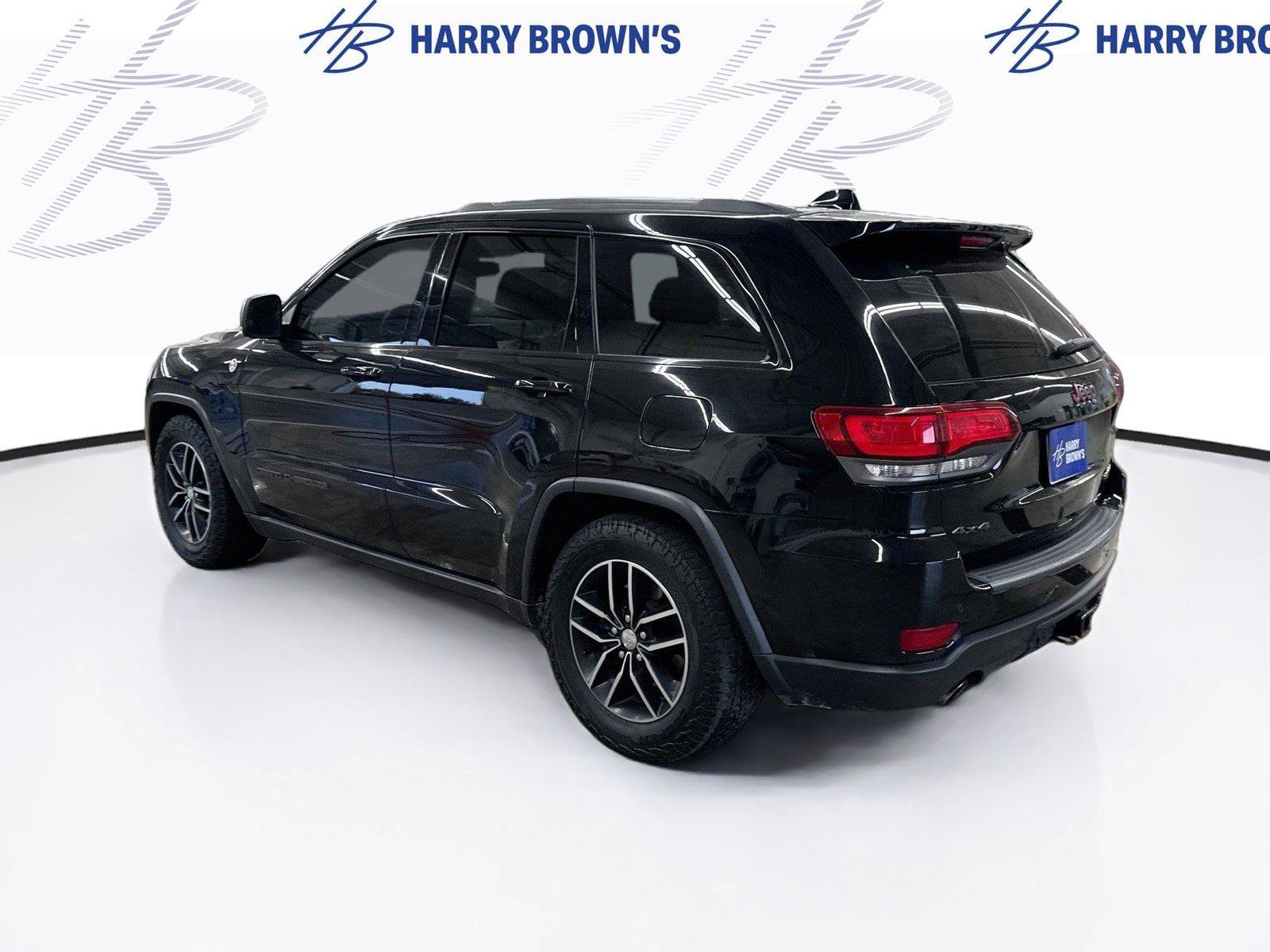 Used 2017 Jeep Grand Cherokee Trailhawk AWD/4WD image 2