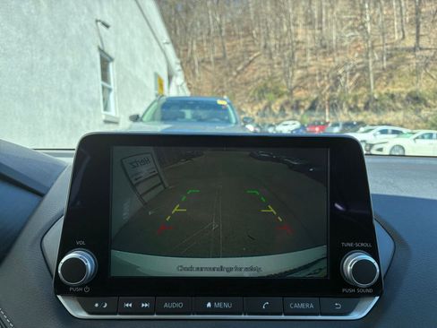 Used 2025 Nissan Sentra SV image 23