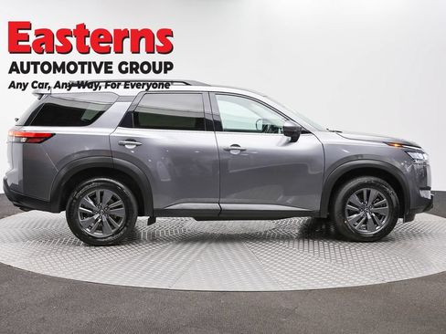Used 2022 Nissan Pathfinder SV FWD image 4