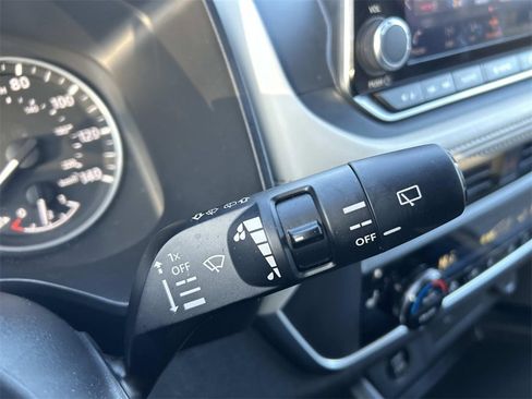 Used 2025 Nissan Rogue SV w/ SV Premium Package image 26